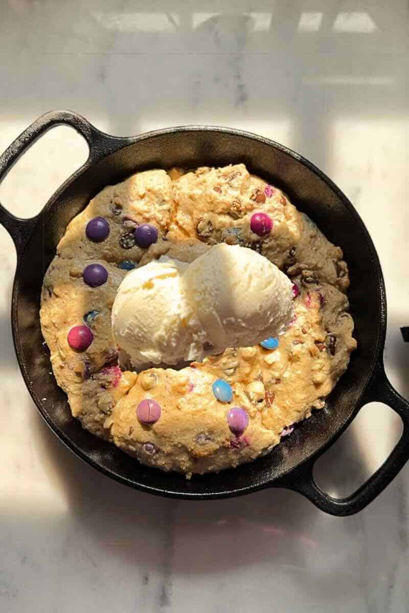 scoopable cookie with ice cream