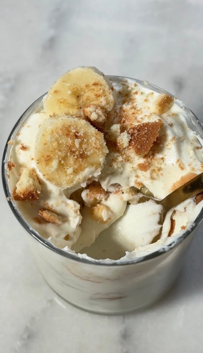 Finished easy protein banana pudding topped with gluten free vanilla wafers and thinly sliced fresh banana.