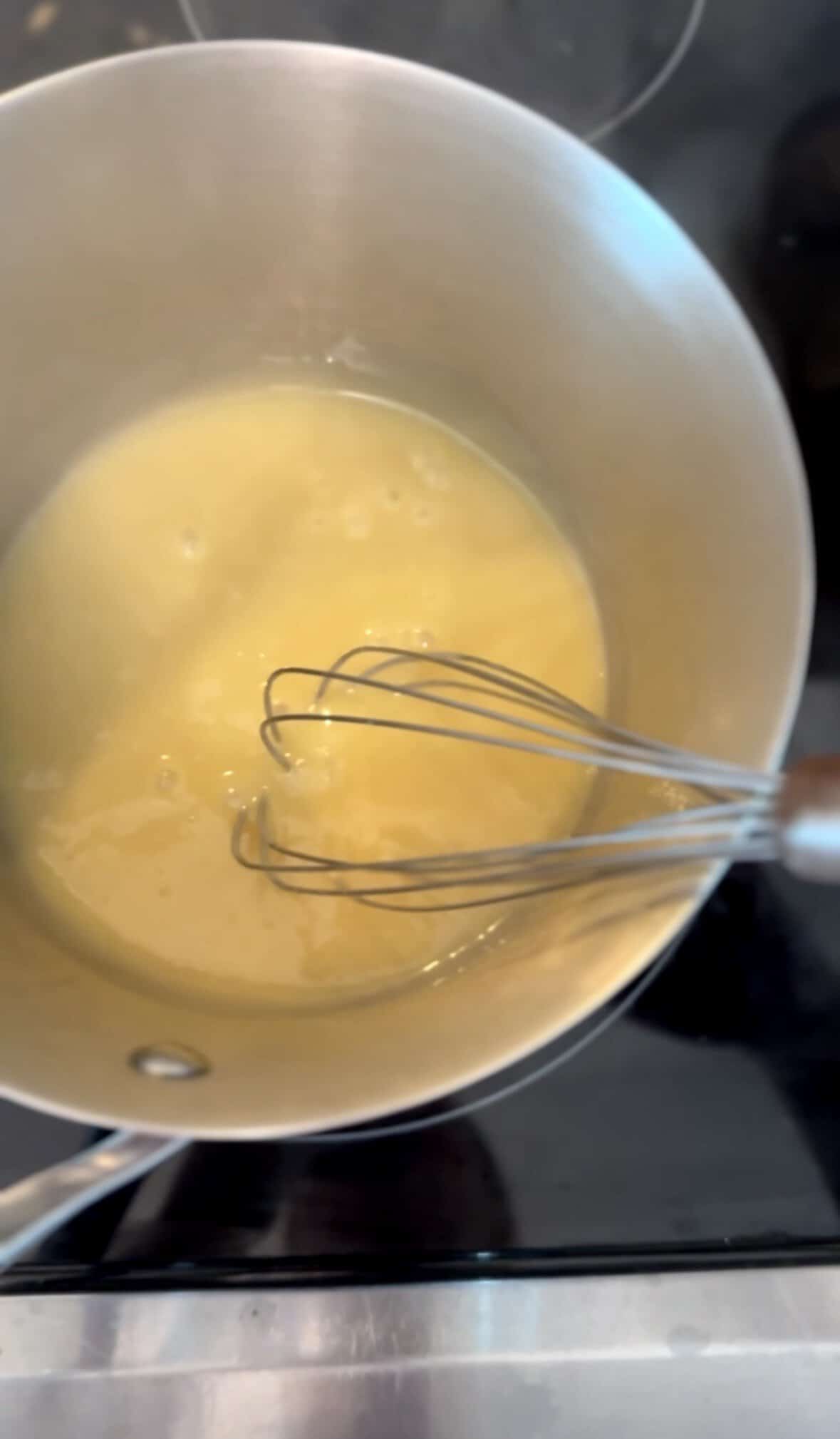 Whisk the banana frosting mixture in the saucepan with the heat until pudding-like consistency.